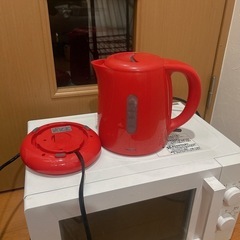 冷蔵庫、電気ポット、電子レンジ、炊飯器の画像