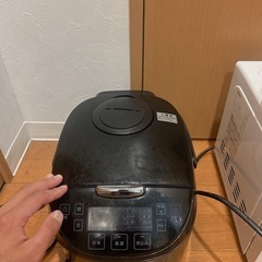 冷蔵庫、電気ポット、電子レンジ、炊飯器の画像