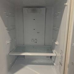 冷蔵庫、電気ポット、電子レンジ、炊飯器の画像