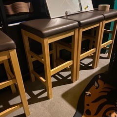 店舗カウンター用椅子の画像