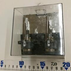 0825-167 Philips D2R HID バルブ 35W 2本 ケース入の画像