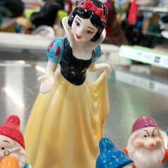 0825-126 白雪姫と７人のこびと　陶器　置物の画像