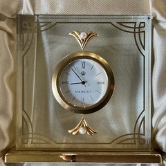 オシャレ🌷 置き時計⏰ MIKIMOTO ミキモト NNS-500E NNS-501E アンティーク インテリア　クォーツ時計 ゴールド 白 透明 時計の画像