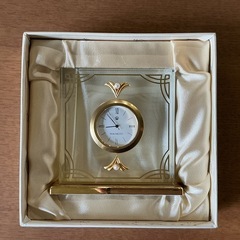 オシャレ🌷 置き時計⏰ MIKIMOTO ミキモト NNS-500E NNS-501E アンティーク インテリア　クォーツ時計 ゴールド 白 透明 時計の画像