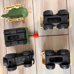 【知育玩具】組み立て式ミリタリーカーセット 5台＋ドライバー付き 3〜6歳向けの画像