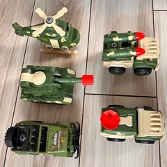 【知育玩具】組み立て式ミリタリーカーセット 5台＋ドライバー付き 3〜6歳向けの画像