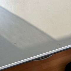 スチール製グレー事務デスク 4引き出しの画像