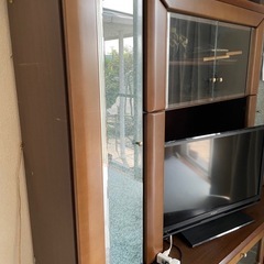 テレビ台とテレビのセットの画像