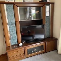テレビ台とテレビのセットの画像