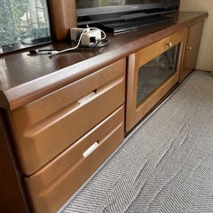 テレビ台とテレビのセットの画像