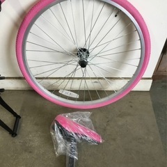 A-72 △ v 岐阜発/ 未使用/ GRAPHIS/ クロスバイク/ 26インチ/ 6段変速/ ペダルなし/ Fリム留め具欠品/ R7.6/22 △ の画像