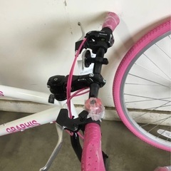 A-72 △ v 岐阜発/ 未使用/ GRAPHIS/ クロスバイク/ 26インチ/ 6段変速/ ペダルなし/ Fリム留め具欠品/ R7.6/22 △ の画像