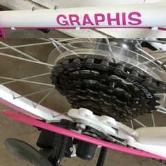 A-72 △ v 岐阜発/ 未使用/ GRAPHIS/ クロスバイク/ 26インチ/ 6段変速/ ペダルなし/ Fリム留め具欠品/ R7.6/22 △ の画像