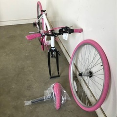 A-72 △ v 岐阜発/ 未使用/ GRAPHIS/ クロスバイク/ 26インチ/ 6段変速/ ペダルなし/ Fリム留め具欠品/ R7.6/22 △ の画像