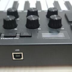 midi controler akai mpk mini の画像