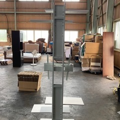 中古品　現状お渡し　テレビスタンド 突っ張り式 90インチ 大型テレビ対応 5段階 高さ調節 テレビ台 TVスタンド ハイタイプ ホワイトの画像
