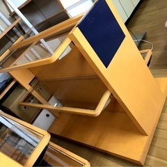 店舗什器　　ガラス棚　　の画像