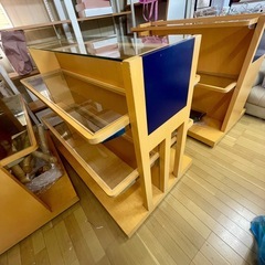 店舗什器　　ガラス棚　　の画像