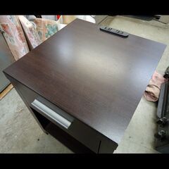 札幌お引き取り限定◆家具◆一生紀◆ナイトテーブル/2口コンセント◆ROIS-2 34◆W34 D35 H45の画像