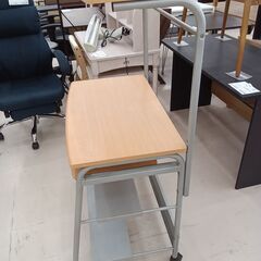 リユースのサカイ栃木店★ジモティ割あり★  デスク ベージュ W75×D50×H126 クリーニング済み TC10371の画像