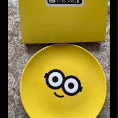 ミニオン　コップとプレートの画像