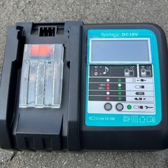 マキタ互換waitley  18V
バッテリー、充電器セットの画像