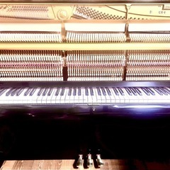 ヤマハピアノUX-1  黒艶　　リニューアル
の画像