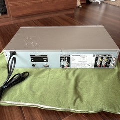 TOSHIBA VHS・ビデオ&DVDデッキ 2007年製　SD-Ｖ700の画像