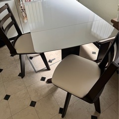✨【 美品！】伸長式ダイニング4点セット（回転椅子2脚＋ベンチ＋収納付きテーブル）の画像