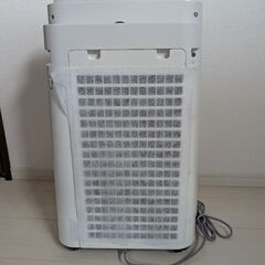 シャープ加湿空気清浄機エアクリーナー (KC-N50-W)の画像