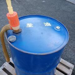 ドラム缶　と　ポンプの画像