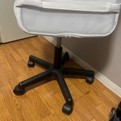 ローラー付き　事務用チェアの画像