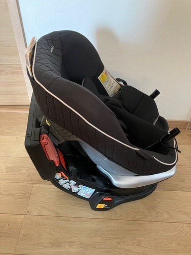 コンビ　ラクティアターン　チャイルドシート