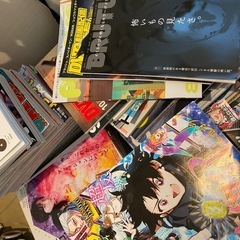 少年ジャンプや新品の雑誌など100冊以上の画像