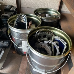 鉄、廃バッテリー、ペール缶の画像
