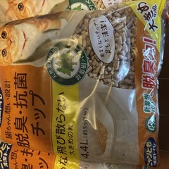 ニャンとも清潔トイレ 猫砂 脱臭・抗菌チップ 大きめの粒 4.4L×4個の画像