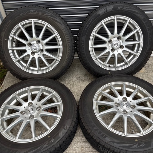 スタッドレスタイヤ　アルミホイール付　コンパクトカー等に