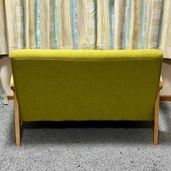 ✅ 美品‼︎ 天然木使用のシンプルな二人掛け ソファの画像