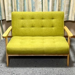 ✅ 美品‼︎ 天然木使用のシンプルな二人掛け ソファの画像