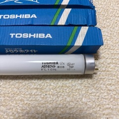 新品未使用　TOSHIBA  　 メロウホワイト　蛍光灯　３本セットの画像