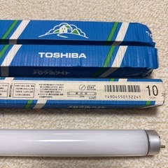 新品未使用　TOSHIBA  　 メロウホワイト　蛍光灯　３本セットの画像