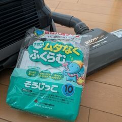 日立　紙パック掃除機の画像