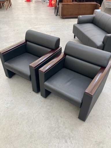 【kj185】okamura オカムラ 応接ソファ 1人掛けソファ 2点セット アームチェア 役員 会議　検)一人暮らし　ファミリー　冷蔵庫　洗濯機　オフィス　事務　テーブル　ラック　収納　家具　ソファ　キッチン