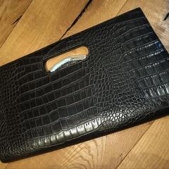 セカンドバック　クロコダイル調　ブラック　ショルダー使用可　準美品の画像