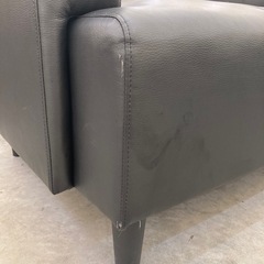 【kj186】IKEA イケア ヘムリングビー 2人掛けソファ ブラック 合成皮革 コンパクト　検)一人暮らし　ファミリー　冷蔵庫　洗濯機　オフィス　事務　テーブル　ラック　収納　家具　ソファ　キッチンの画像