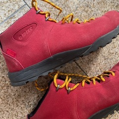 Hitec レッド トレッキングシューズ ハイカット スニーカーの画像