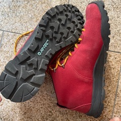 Hitec レッド トレッキングシューズ ハイカット スニーカーの画像