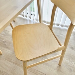 IKEA ダイニングテーブル、椅子2脚の画像