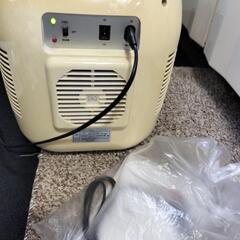 冷蔵庫 小型 ミニ冷蔵庫 車載冷蔵庫 ホワイトの画像