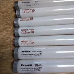 投稿番号50 直管蛍光灯と照明器具の画像